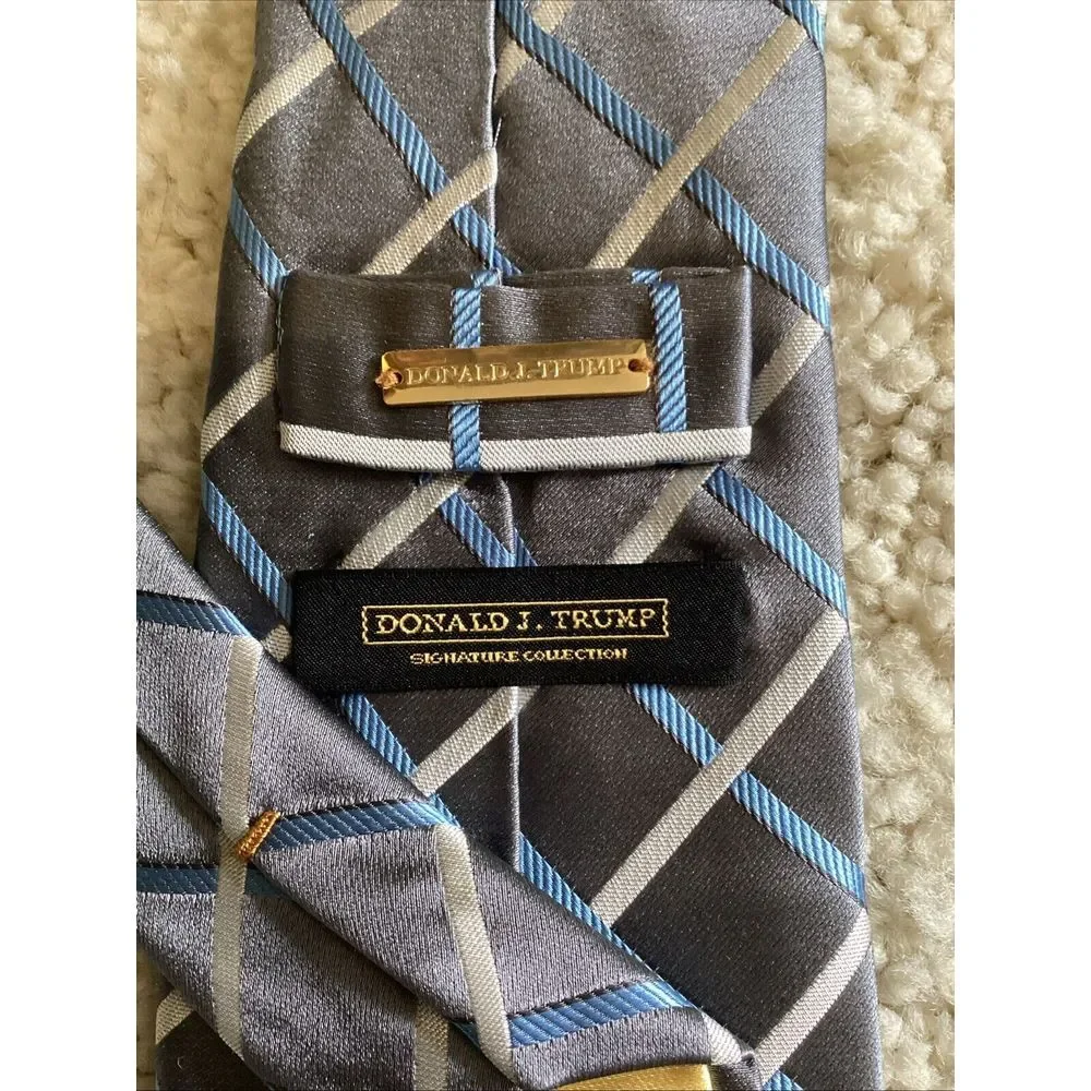 Donald Trump Signature Collection Gray Silk Tie 58 In X 4 In